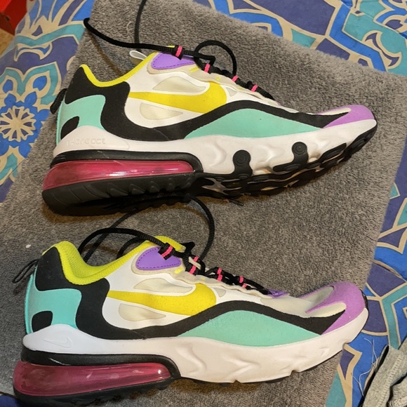 Nike Air Max reacts 270 - Picture 2 of 6